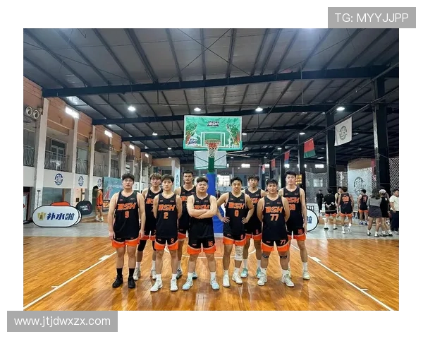 以篮球为核心探讨团队协作精神与青春奋斗力量的完美融合 以篮球为核心探讨团队协作精神与青春奋斗力量的完美融合