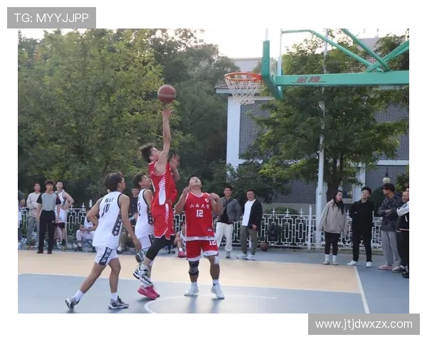 聚焦篮球运动员成长历程与赛场风采的全景式深度解析专题报道全方位 聚焦篮球运动员成长历程与赛场风采的全景式深度解析专题报道全方位