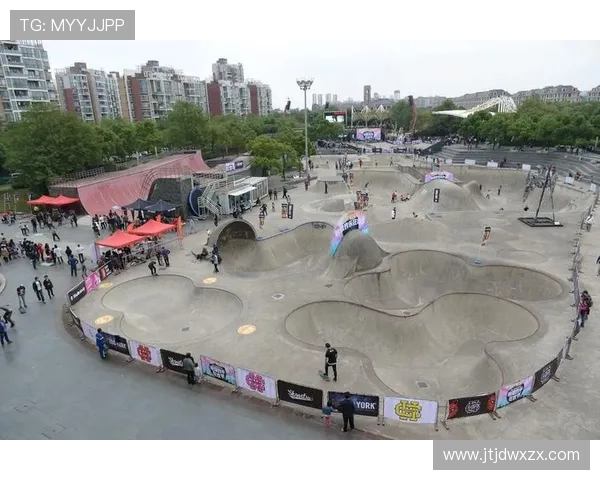 西安滑板队在世界滑板锦标赛中以61分稳居积分榜首位