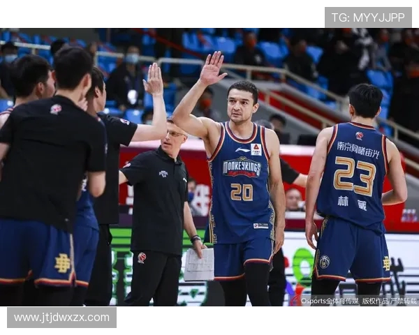 赛后分析南京篮球队与西安篮球队的战术意识与表现对比