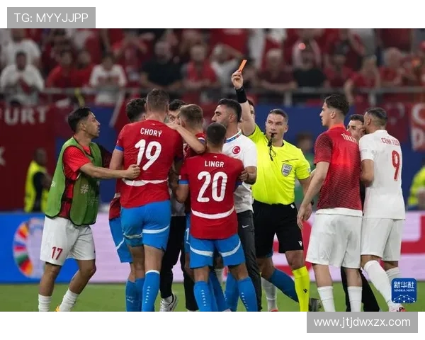 乌克兰与土耳其足球队激战正酣谁将赢得这场精彩对决